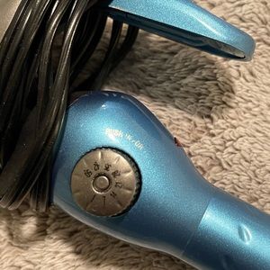 Babyliss curling iron. Gently used. 1.25 in